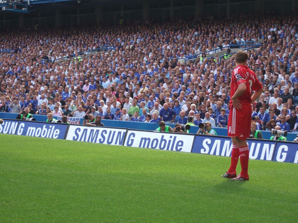 เฟร์นันโด ตอร์เรส และสตีเวน เจอร์ราร์ด ในสีเสื้อลิเวอร์พูล