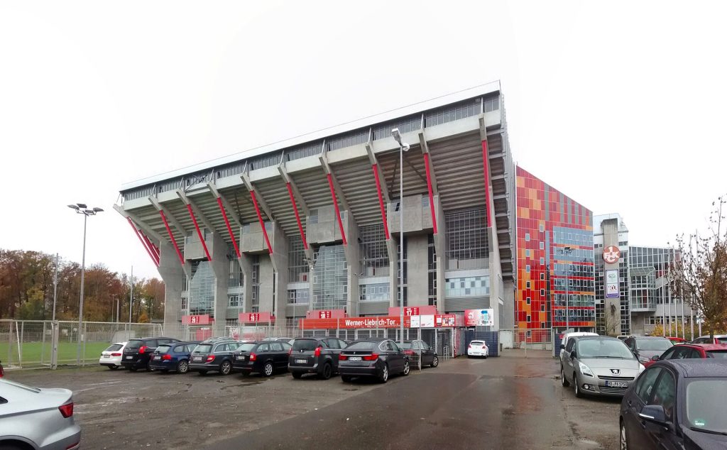 สนามฟริตซ์-วัลเทอร์-ชตาดิโอน รังเหย้าของไกเซอร์สเลาเทิร์น