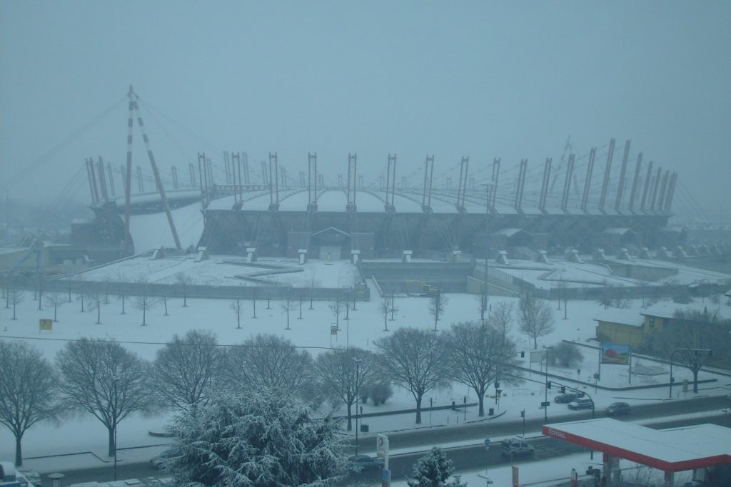 สนาม Stadio delle Alpi ของยูเวนตุส และสนาม San Siro ของอินเตอร์