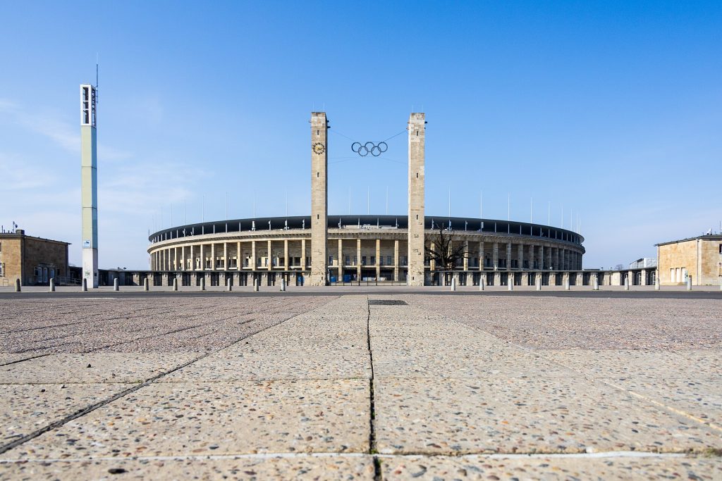 สนามโอลิมเปียชตาดิโอน เบอร์ลิน หนึ่งในสนามฟุตบอลบุนเดสลีกา