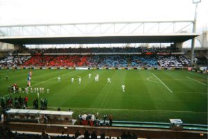 สนาม Stade de Gerland ของลียง และสนาม Stade Bollaert-Delelis ของล็องส์