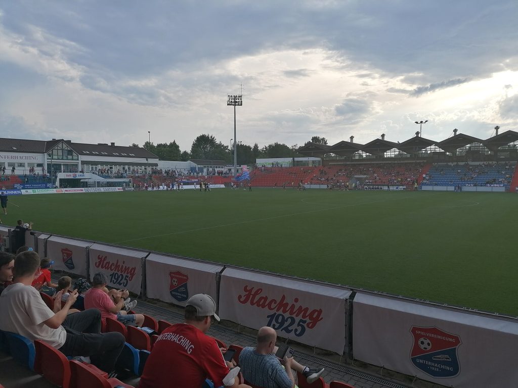 สนาม Sportpark Unterhaching ของอุนเตอร์ฮัคกิง