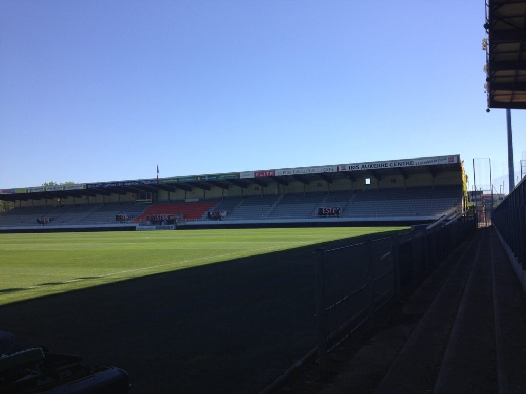 สนาม Stade de l'Abbé-Deschamps ของโอแซร์