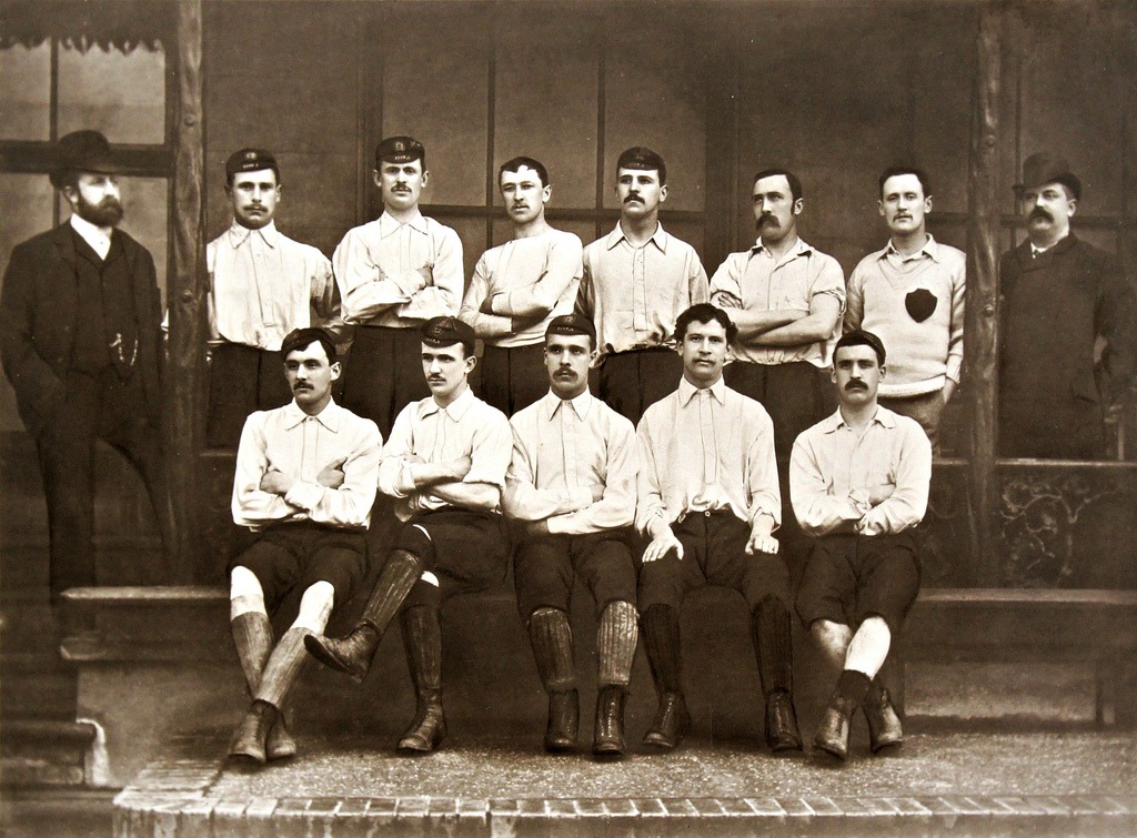 ภาพหมู่ผู้เล่นและผู้ดูแลทีมเพรสตัน นอร์ทเอนด์ในปี 1888